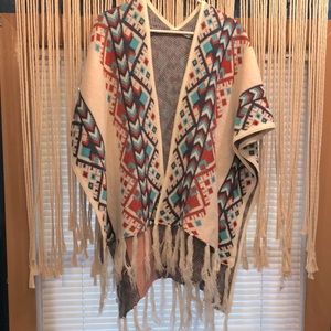 Beautiful southwestern poncho. Only worn handful of time’s.